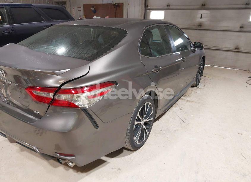 Photo 4 of 2018 Toyota Camry SE (VIN 4T1B11HKXJU521279)