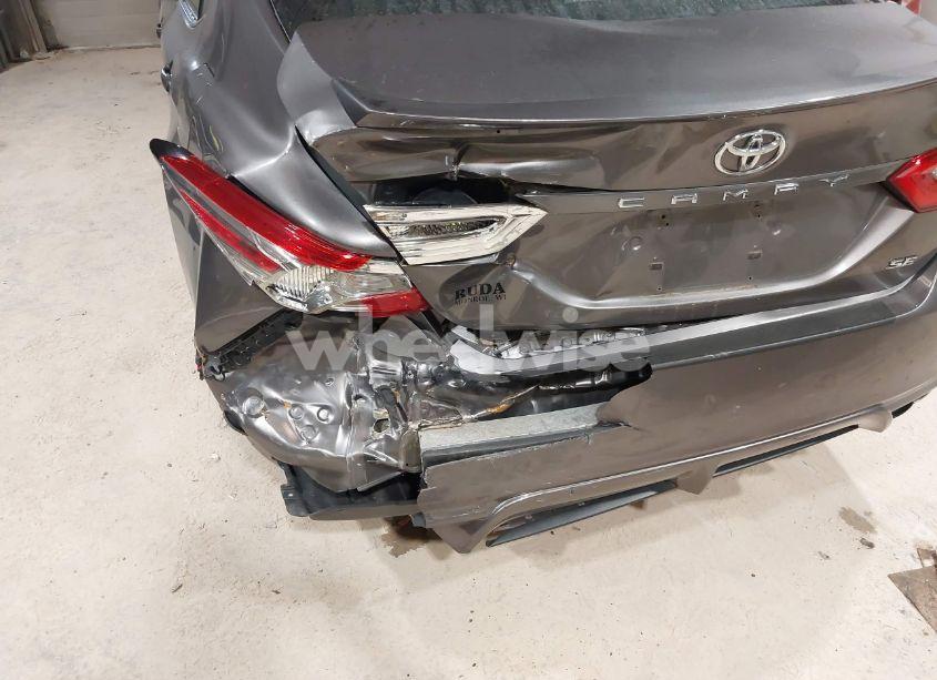 Photo 6 of 2018 Toyota Camry SE (VIN 4T1B11HKXJU521279)