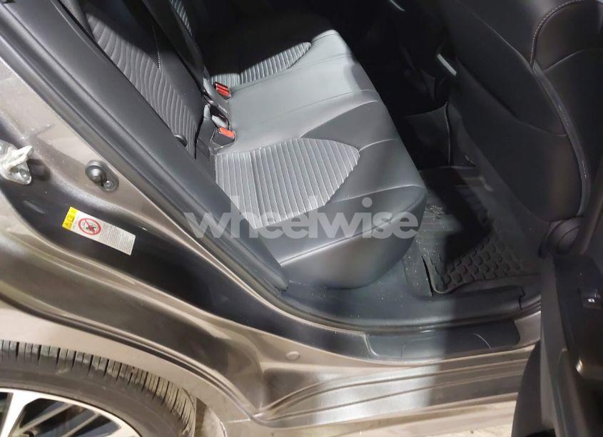 Photo 8 of 2018 Toyota Camry SE (VIN 4T1B11HKXJU521279)