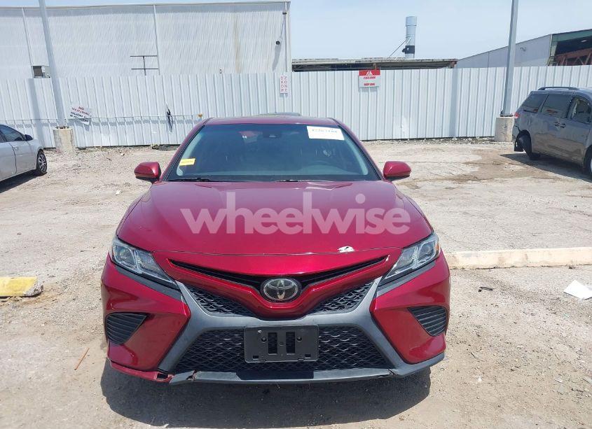 Photo 12 of 2018 Toyota Camry SE (VIN 4T1B11HKXJU525039)