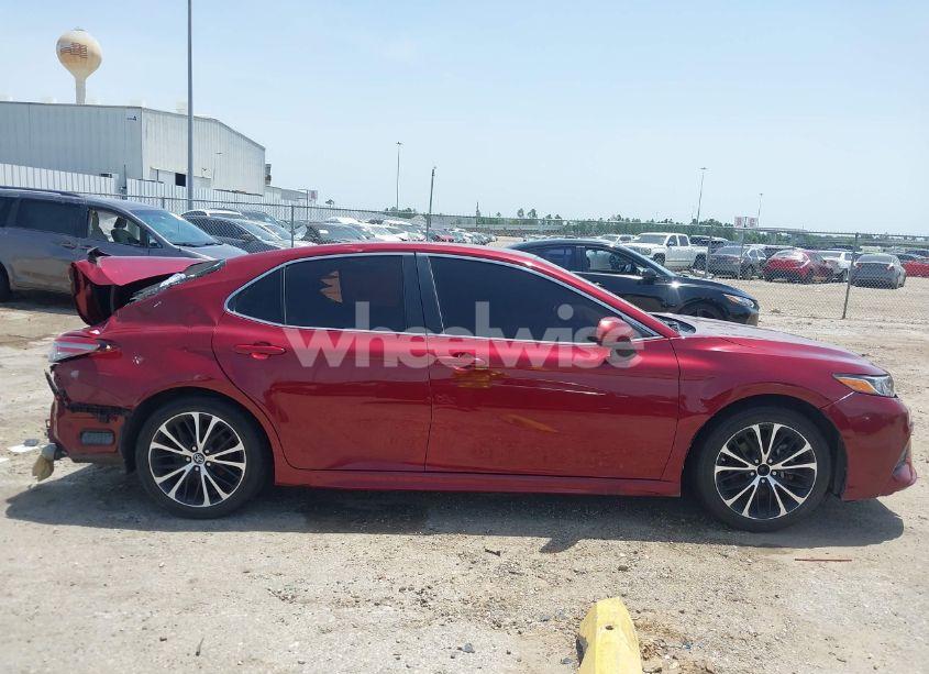 Photo 13 of 2018 Toyota Camry SE (VIN 4T1B11HKXJU525039)