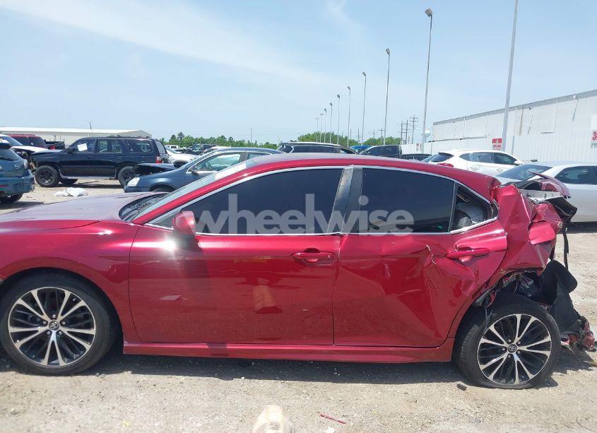 Photo 14 of 2018 Toyota Camry SE (VIN 4T1B11HKXJU525039)