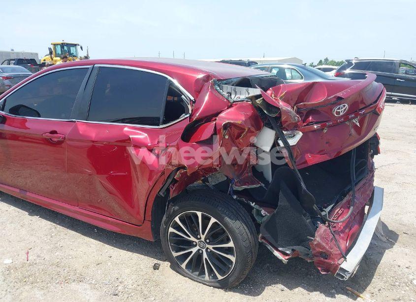 Photo 17 of 2018 Toyota Camry SE (VIN 4T1B11HKXJU525039)