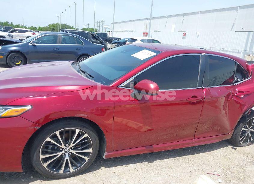 Photo 18 of 2018 Toyota Camry SE (VIN 4T1B11HKXJU525039)