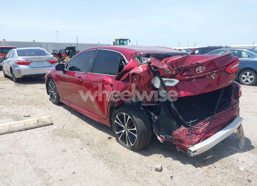 Photo 3 of 2018 Toyota Camry SE (VIN 4T1B11HKXJU525039)