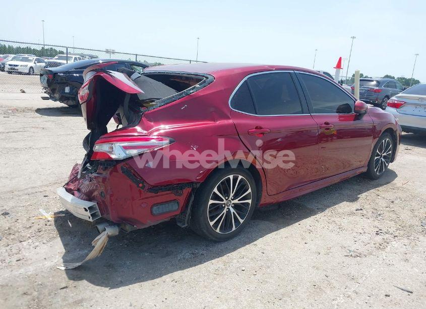 Photo 4 of 2018 Toyota Camry SE (VIN 4T1B11HKXJU525039)