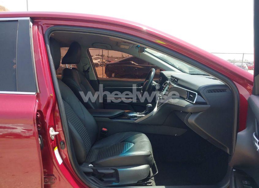 Photo 5 of 2018 Toyota Camry SE (VIN 4T1B11HKXJU525039)