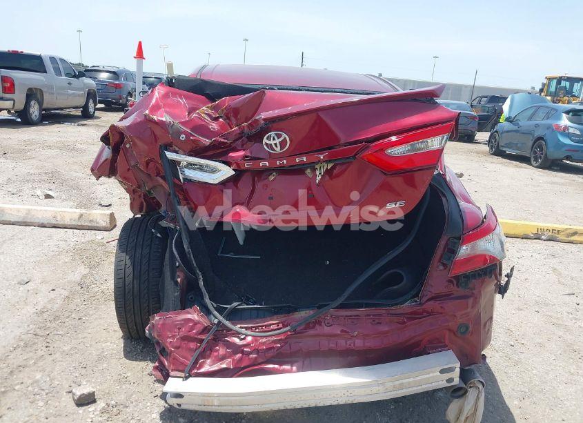 Photo 6 of 2018 Toyota Camry SE (VIN 4T1B11HKXJU525039)