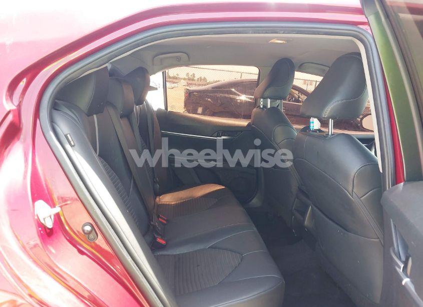 Photo 8 of 2018 Toyota Camry SE (VIN 4T1B11HKXJU525039)