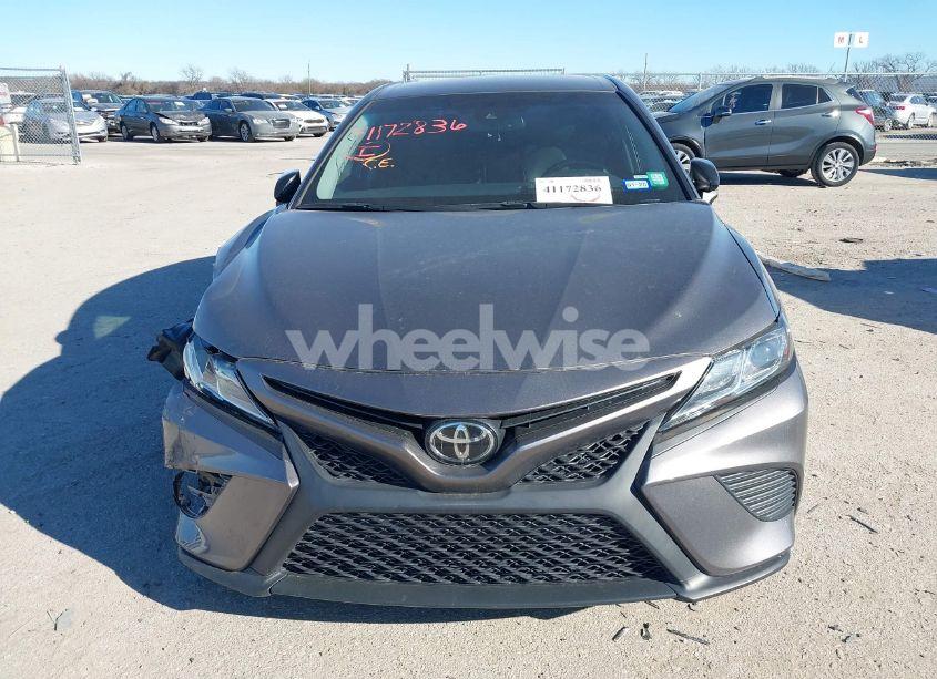 Photo 12 of 2018 Toyota Camry SE (VIN 4T1B11HKXJU541421)