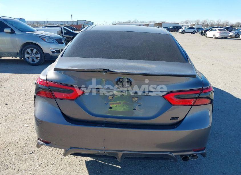 Photo 16 of 2018 Toyota Camry SE (VIN 4T1B11HKXJU541421)