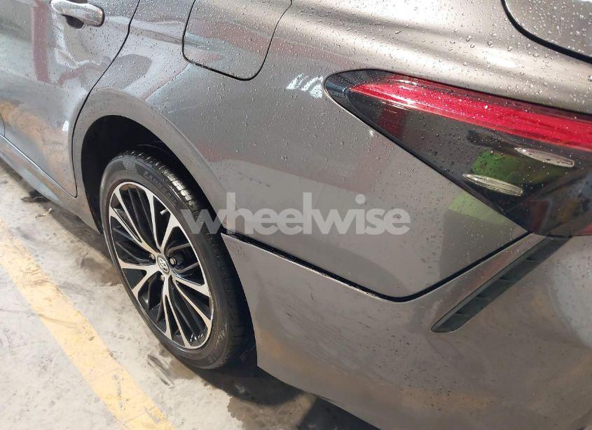 Photo 18 of 2018 Toyota Camry SE (VIN 4T1B11HKXJU541421)