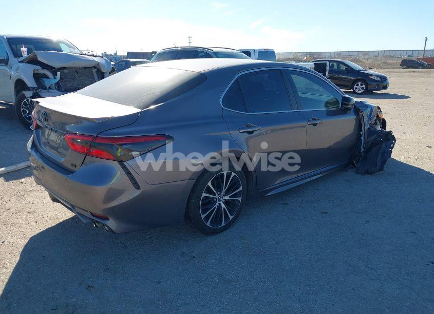 Photo 4 of 2018 Toyota Camry SE (VIN 4T1B11HKXJU541421)