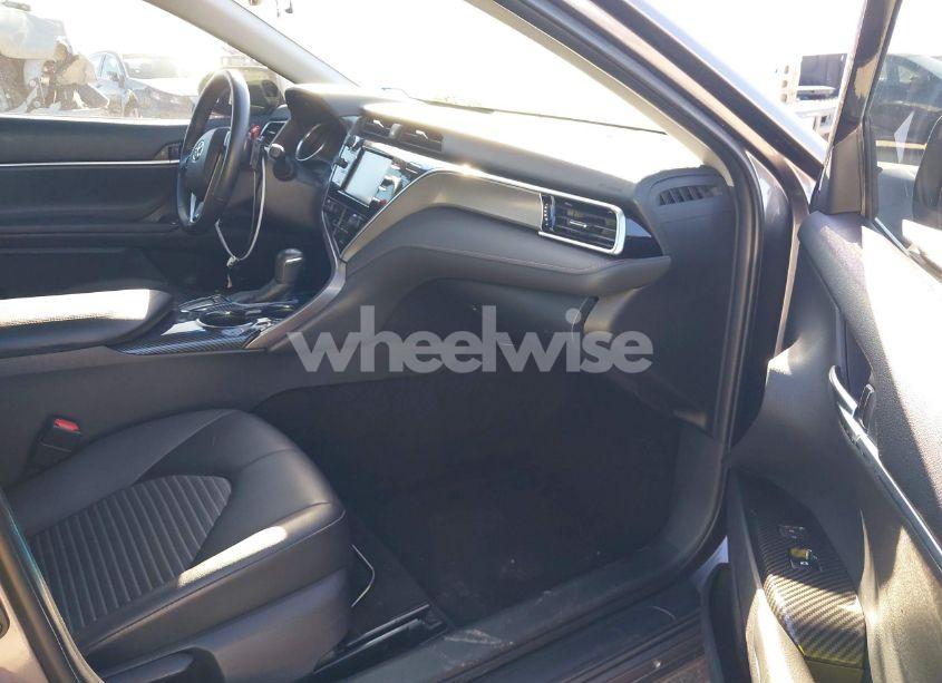 Photo 5 of 2018 Toyota Camry SE (VIN 4T1B11HKXJU541421)