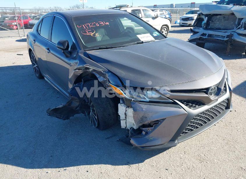 Photo 6 of 2018 Toyota Camry SE (VIN 4T1B11HKXJU541421)