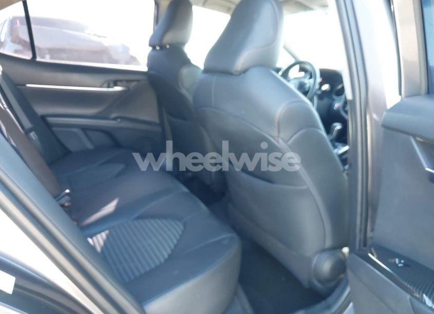 Photo 8 of 2018 Toyota Camry SE (VIN 4T1B11HKXJU541421)