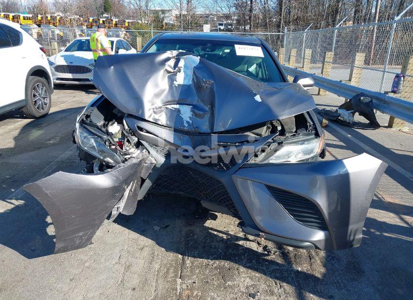 Photo 12 of 2018 Toyota Camry SE (VIN 4T1B11HKXJU546716)