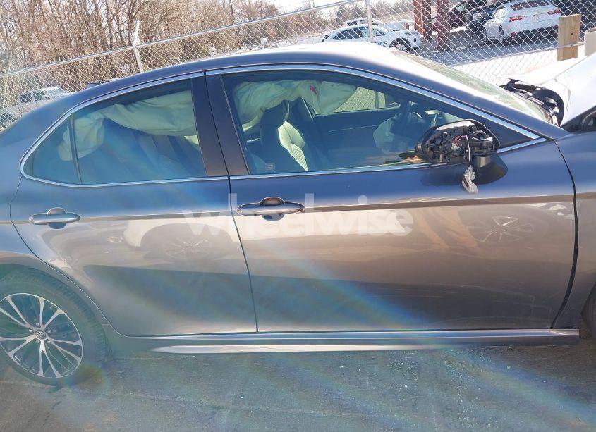 Photo 13 of 2018 Toyota Camry SE (VIN 4T1B11HKXJU546716)