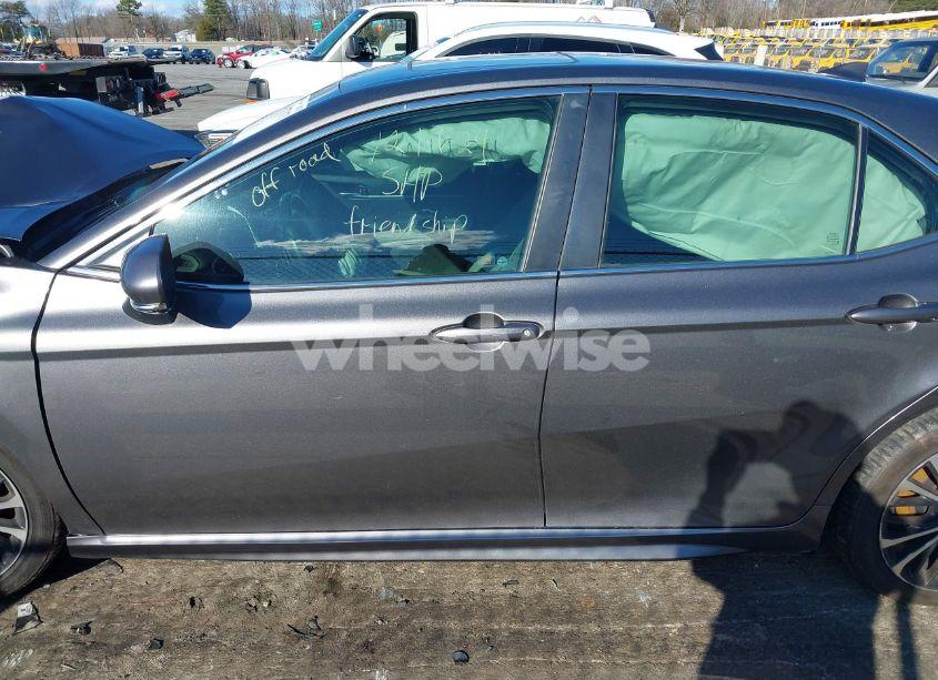 Photo 14 of 2018 Toyota Camry SE (VIN 4T1B11HKXJU546716)