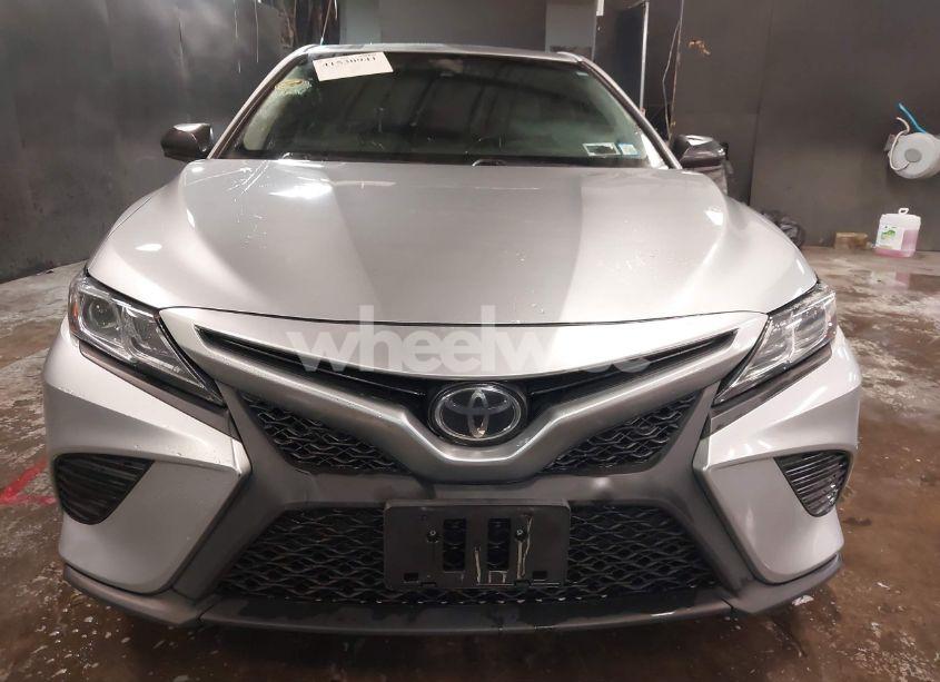Photo 12 of 2018 Toyota Camry SE (VIN 4T1B11HKXJU549888)