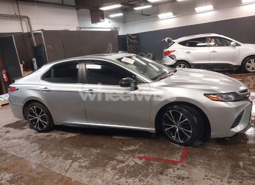 Photo 13 of 2018 Toyota Camry SE (VIN 4T1B11HKXJU549888)