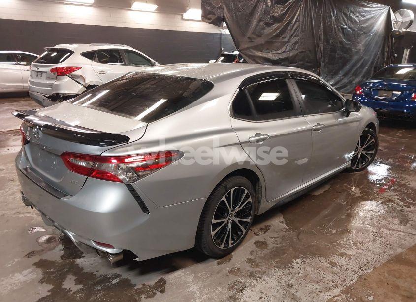 Photo 4 of 2018 Toyota Camry SE (VIN 4T1B11HKXJU549888)
