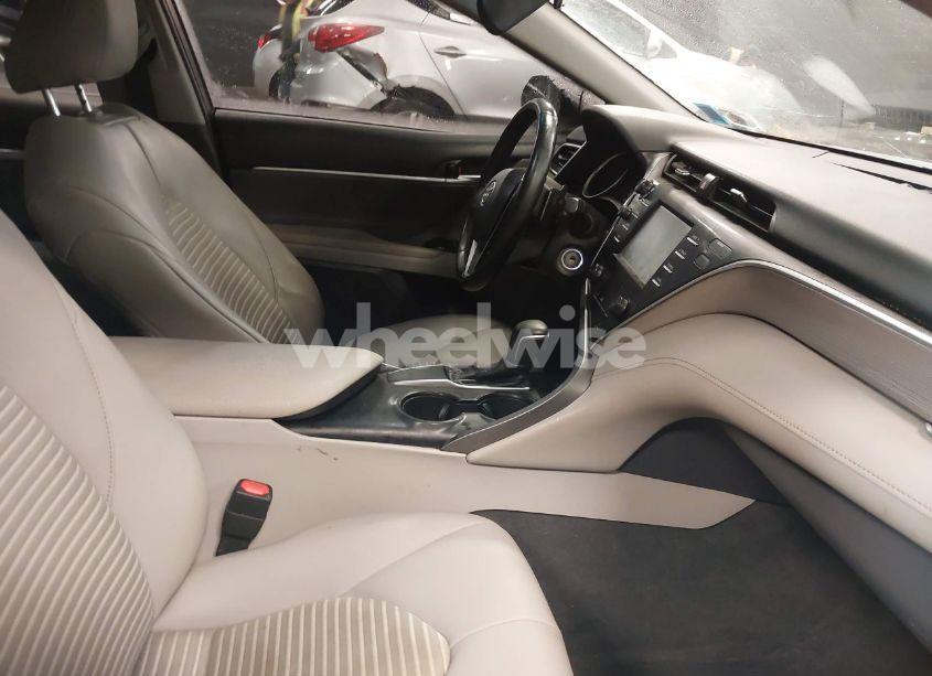 Photo 5 of 2018 Toyota Camry SE (VIN 4T1B11HKXJU549888)