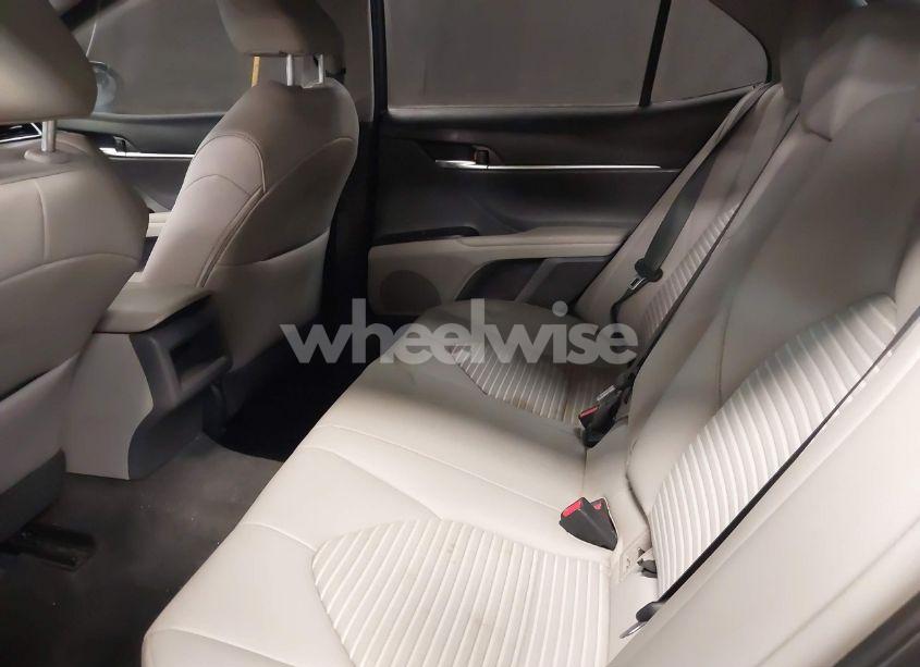 Photo 8 of 2018 Toyota Camry SE (VIN 4T1B11HKXJU549888)