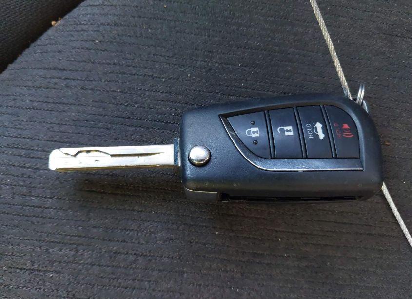 Photo 11 of 2018 Toyota Camry LE (VIN 4T1B11HKXJU550815)