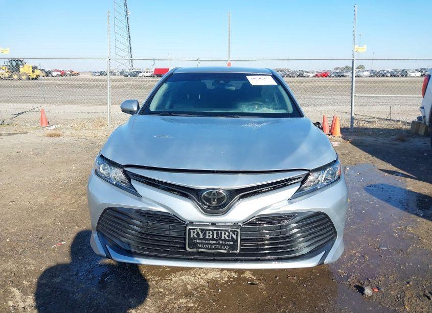 Photo 12 of 2018 Toyota Camry LE (VIN 4T1B11HKXJU550815)