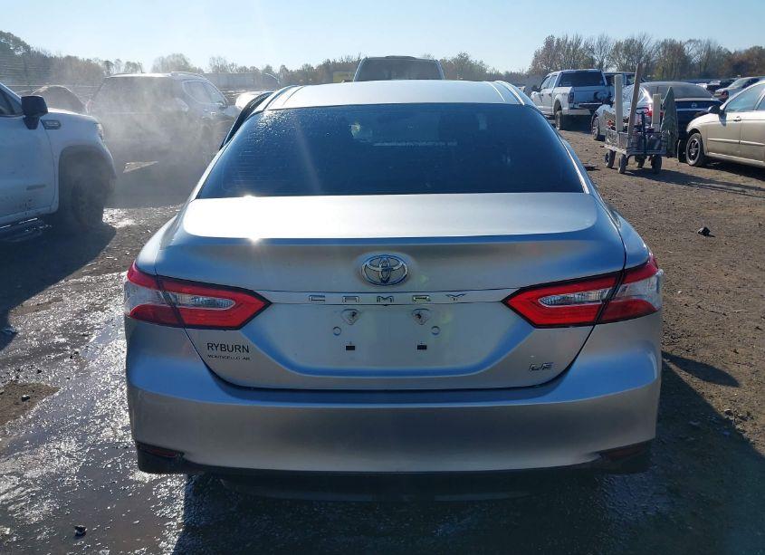 Photo 16 of 2018 Toyota Camry LE (VIN 4T1B11HKXJU550815)