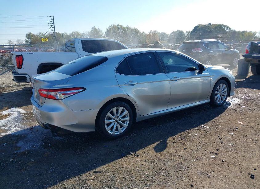 Photo 4 of 2018 Toyota Camry LE (VIN 4T1B11HKXJU550815)