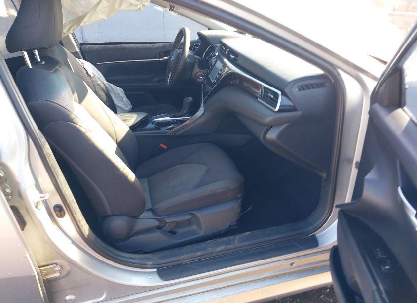 Photo 5 of 2018 Toyota Camry LE (VIN 4T1B11HKXJU550815)