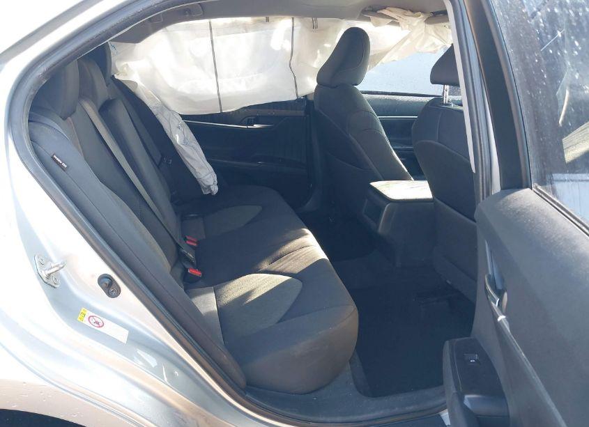 Photo 8 of 2018 Toyota Camry LE (VIN 4T1B11HKXJU550815)