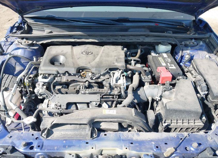 Photo 10 of 2018 Toyota Camry LE (VIN 4T1B11HKXJU552578)