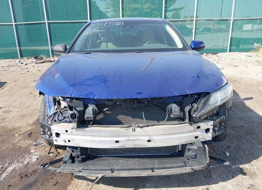 Photo 12 of 2018 Toyota Camry LE (VIN 4T1B11HKXJU552578)