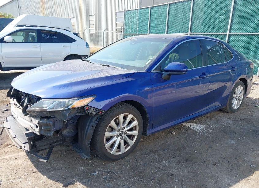Photo 2 of 2018 Toyota Camry LE (VIN 4T1B11HKXJU552578)