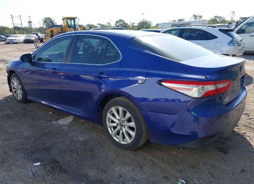 Photo 3 of 2018 Toyota Camry LE (VIN 4T1B11HKXJU552578)