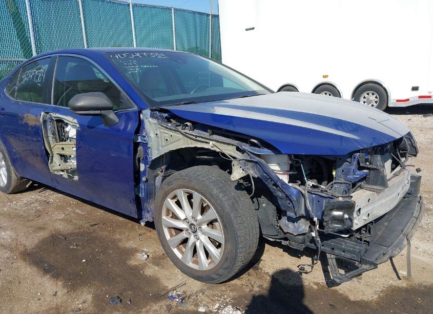 Photo 6 of 2018 Toyota Camry LE (VIN 4T1B11HKXJU552578)