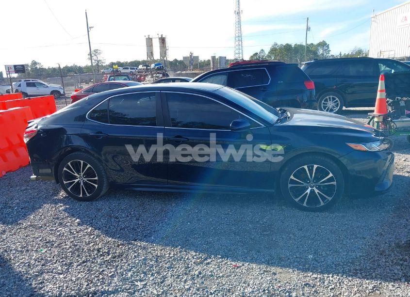 Photo 14 of 2018 Toyota Camry SE (VIN 4T1B11HKXJU567260)