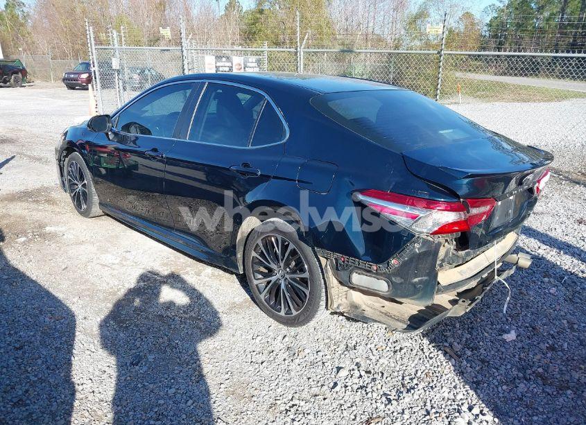 Photo 3 of 2018 Toyota Camry SE (VIN 4T1B11HKXJU567260)