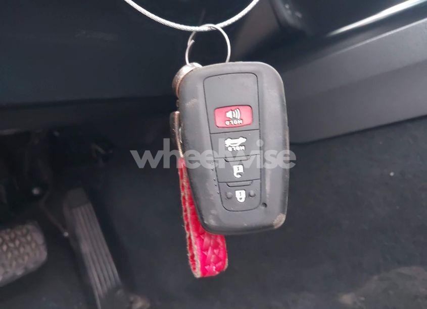 Photo 11 of 2018 Toyota Camry SE (VIN 4T1B11HKXJU575035)