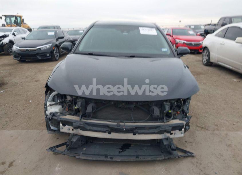 Photo 13 of 2018 Toyota Camry SE (VIN 4T1B11HKXJU575035)