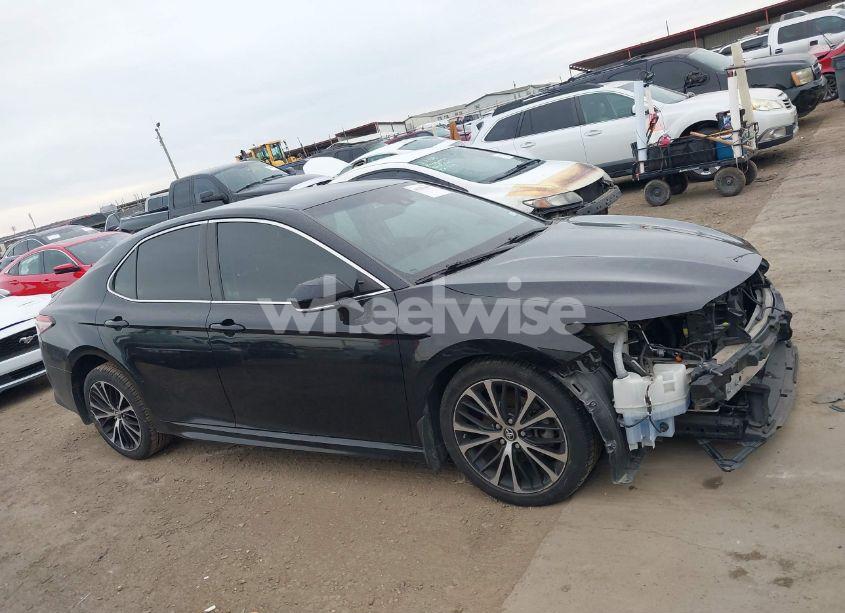 Photo 14 of 2018 Toyota Camry SE (VIN 4T1B11HKXJU575035)