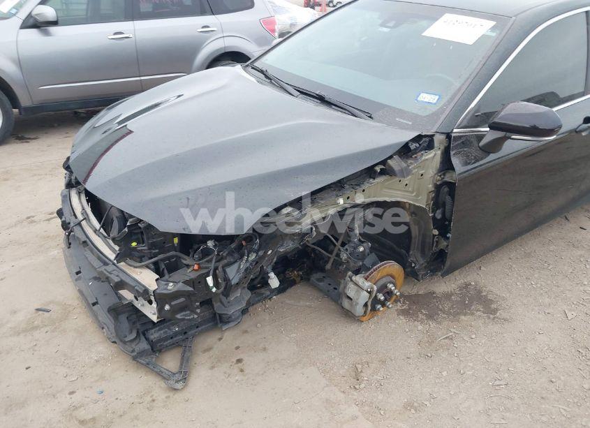 Photo 6 of 2018 Toyota Camry SE (VIN 4T1B11HKXJU575035)