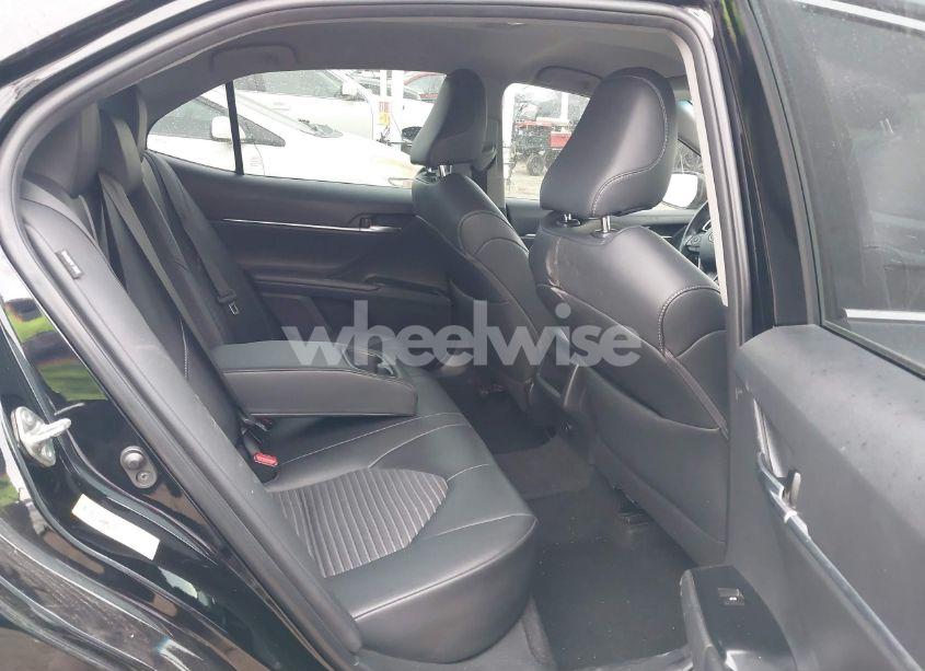 Photo 8 of 2018 Toyota Camry SE (VIN 4T1B11HKXJU575035)