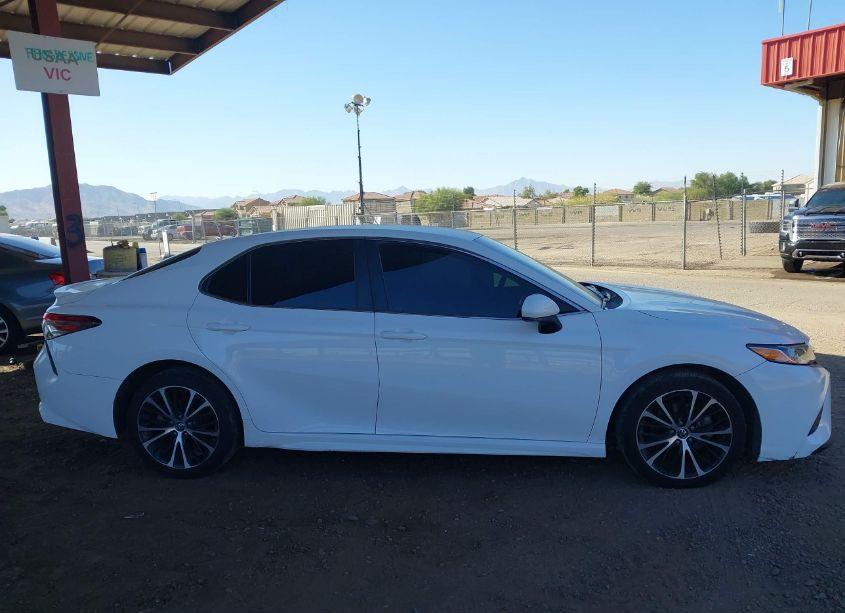 Photo 12 of 2018 Toyota Camry SE (VIN 4T1B11HKXJU578923)