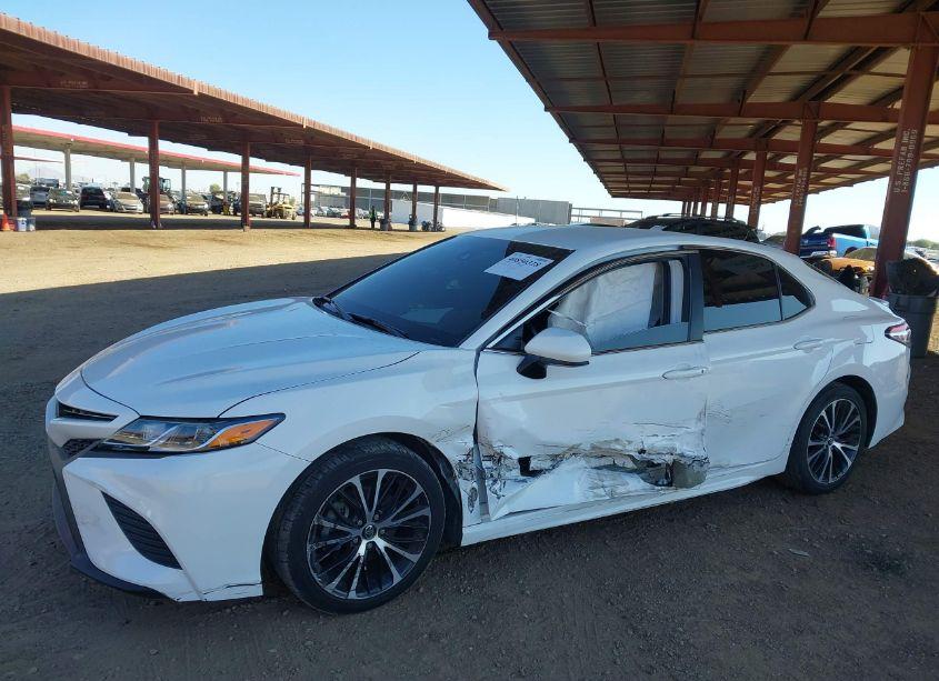 Photo 13 of 2018 Toyota Camry SE (VIN 4T1B11HKXJU578923)