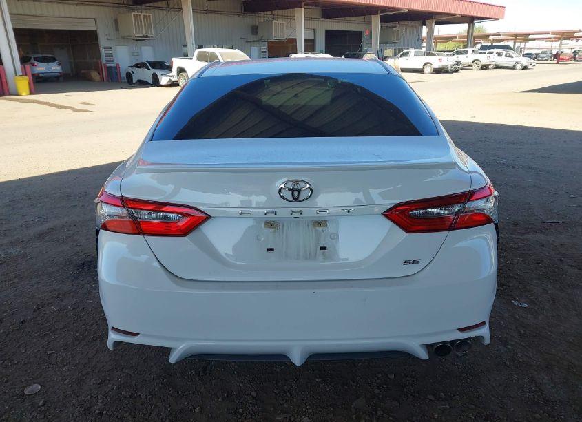 Photo 15 of 2018 Toyota Camry SE (VIN 4T1B11HKXJU578923)