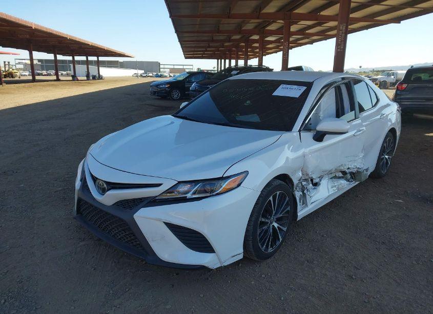 Photo 2 of 2018 Toyota Camry SE (VIN 4T1B11HKXJU578923)